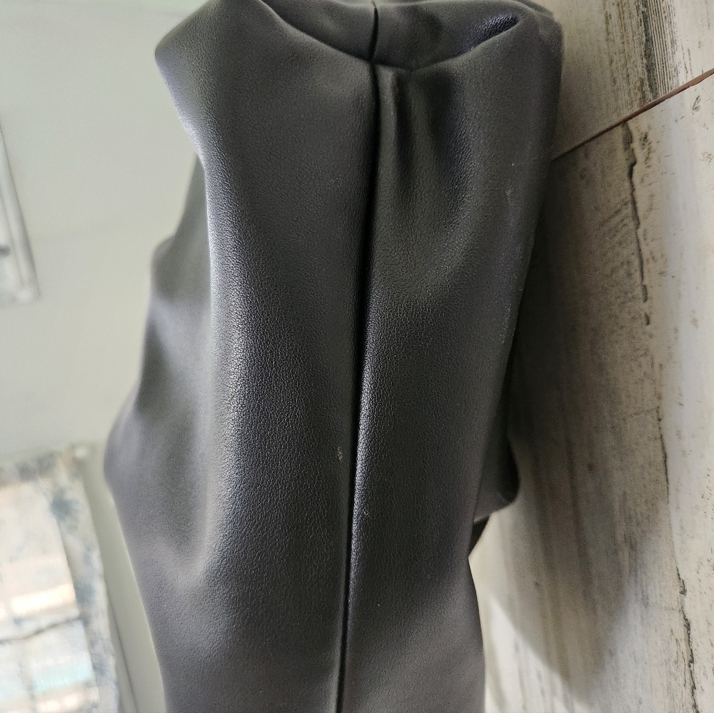 Elegant Black Chain Shoulder Bag - Picture 4 of 4